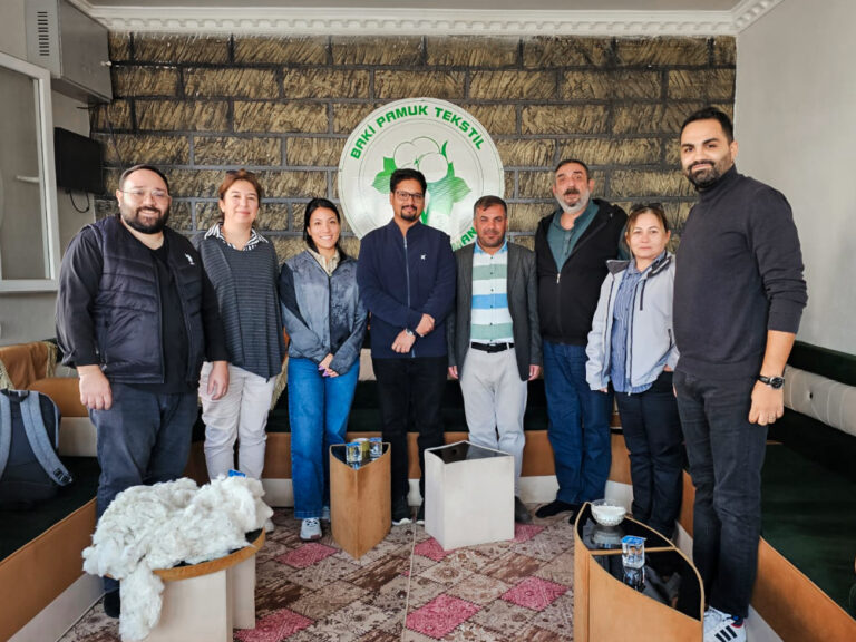 Visita sul Campo a Importanti Attori del Settore Cotoniero, Insieme ai Membri del Assurance Team di Textile Exchange