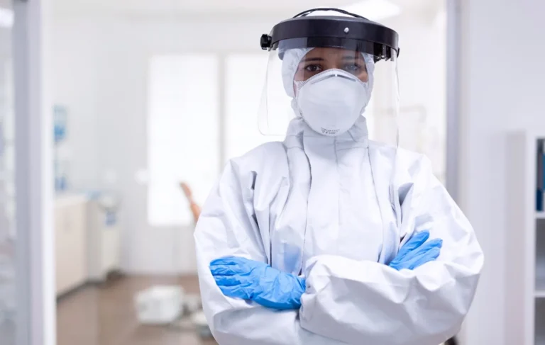 Crescente interesse per i DPI riutilizzabili nel settore sanitario: Soluzioni e applicazioni ecologiche
